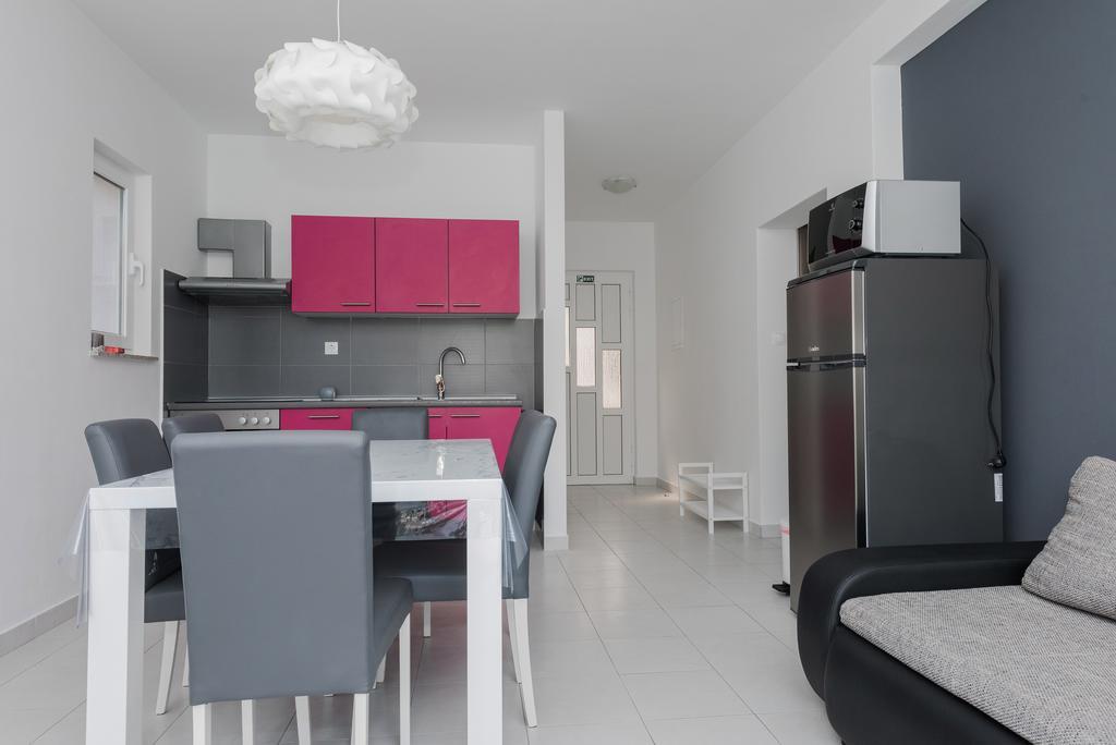 Apartment Dragan Grubisic Primosten Exterior photo